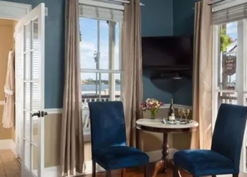 Bayfront Marin House hotel thumbnail 4