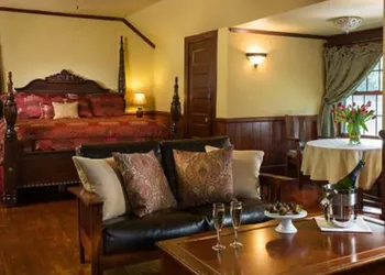 Hilltop Manor Bed and Breakfast hotel thumbnail 4
