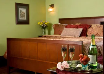 Hilltop Manor Bed and Breakfast hotel thumbnail 5