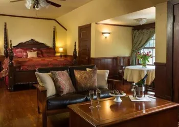 Hilltop Manor Bed and Breakfast hotel thumbnail 6
