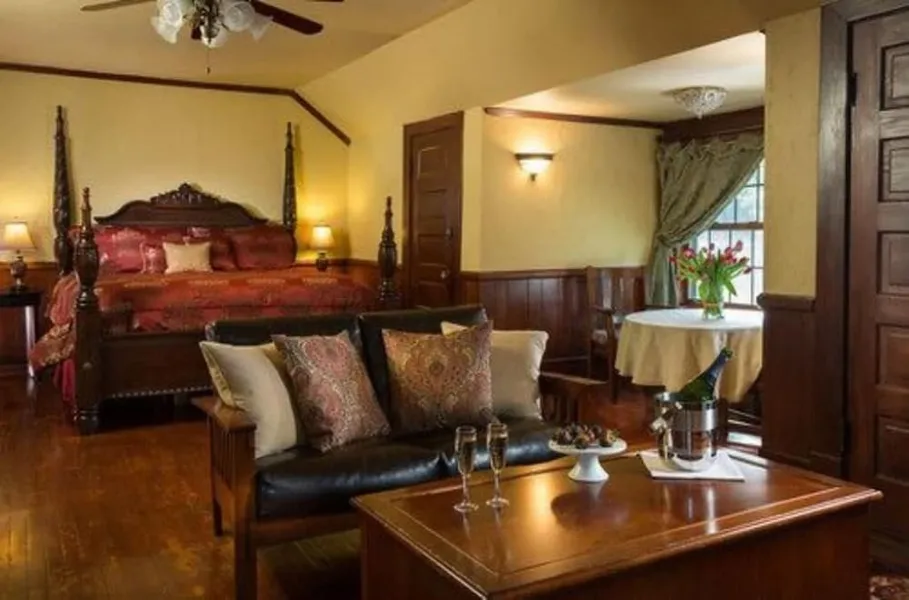 Hilltop Manor Bed and Breakfast hotel detail image 6
