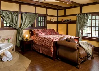 Hilltop Manor Bed and Breakfast hotel thumbnail 7
