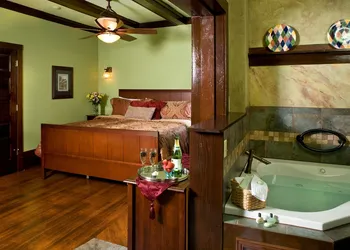 Hilltop Manor Bed and Breakfast hotel thumbnail 8