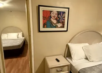 Sunland Inn Motel hotel thumbnail 2