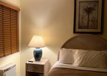 Sunland Inn Motel hotel thumbnail 4