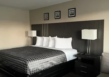 Lake Erie Lodge hotel thumbnail 5