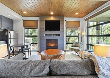 Iris Inn and Cabins hotel thumbnail 5