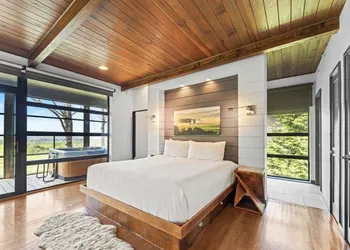 Iris Inn and Cabins hotel thumbnail 6