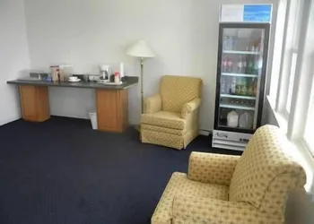 USA Inn and Suites Morgantown hotel thumbnail 3