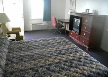 USA Inn and Suites Morgantown hotel thumbnail 5