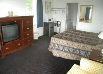 USA Inn and Suites Morgantown hotel thumbnail 8