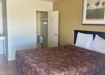 Western Skies Motel hotel thumbnail 3