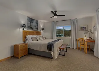 Mountain Goat Lodge hotel thumbnail 5