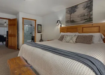 Mountain Goat Lodge hotel thumbnail 7