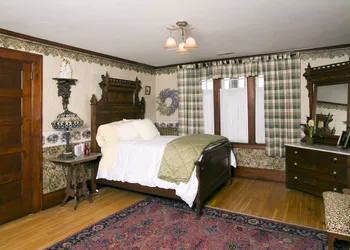 The Victorian Tudor Inn hotel thumbnail 3