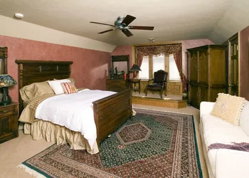 The Victorian Tudor Inn hotel thumbnail 4