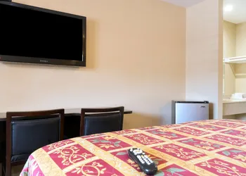Covina Motel hotel thumbnail 3