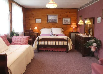 Berry Patch Bed and Breakfast hotel thumbnail 5