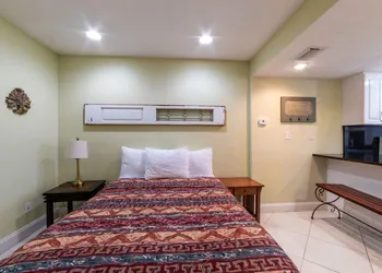 Captain's Table Hotel hotel thumbnail 8