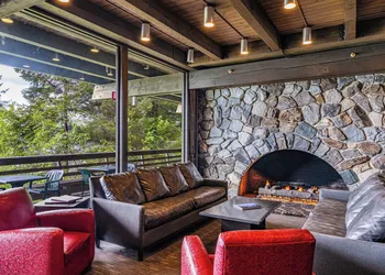 Glacier Bay Lodge hotel thumbnail 2