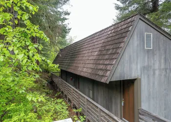 Glacier Bay Lodge hotel thumbnail 7