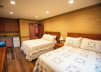 Howard's Creek Inn hotel thumbnail 4