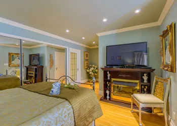 Crystal's View Bed & Breakfast hotel thumbnail 3