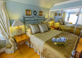 Crystal's View Bed & Breakfast hotel thumbnail 5