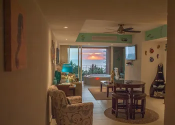 Grand Venetian Condominium hotel thumbnail 7