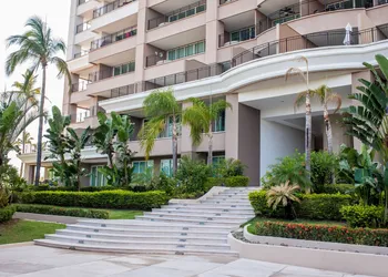 Grand Venetian Condominium hotel thumbnail 2