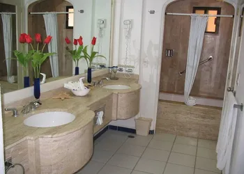 Special Offer, Unbeatable Location - 2BR Suite hotel thumbnail 6
