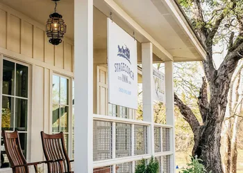 Stagecoach Inn hotel thumbnail 2