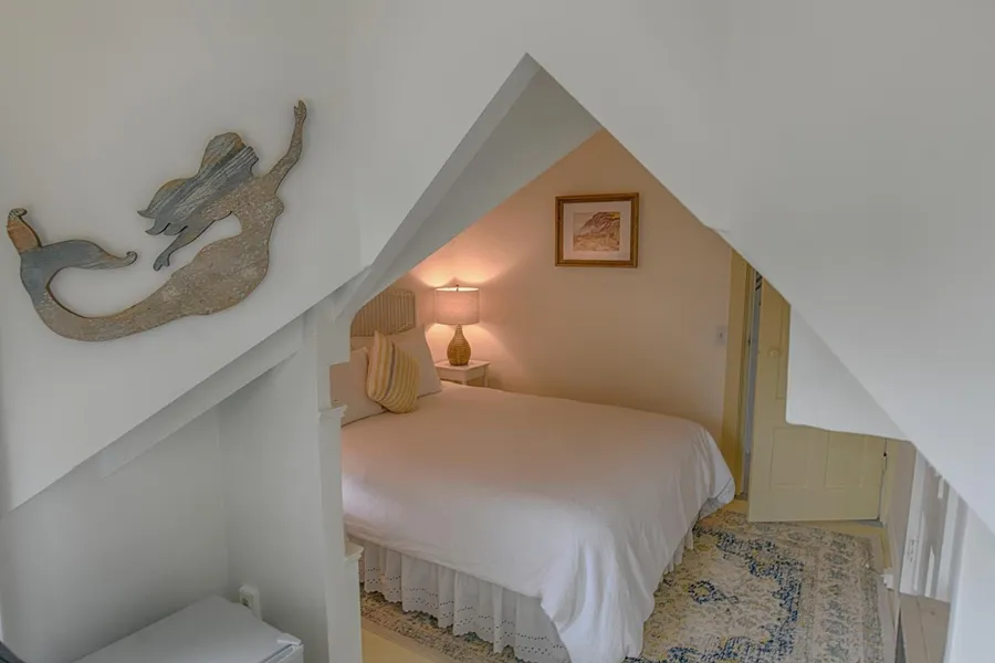 Narragansett House hotel detail image 6