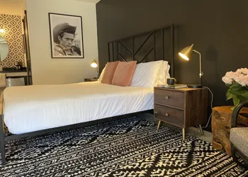 Wimberley Inn hotel thumbnail 3