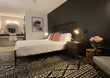 Wimberley Inn hotel thumbnail 7