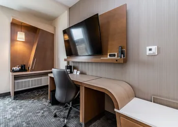 Courtyard by Marriott Burlington hotel thumbnail 5