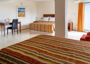 hotel plaza del sol hotel thumbnail 4