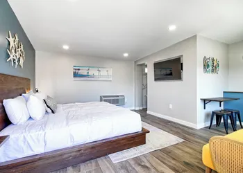 White Caps Motel hotel thumbnail 2