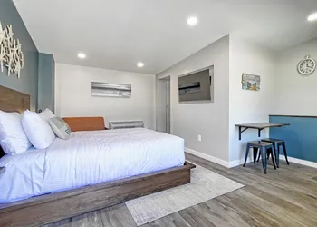 White Caps Motel hotel thumbnail 4