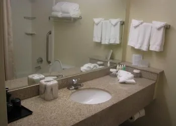 Akaza Hotel Richmond hotel thumbnail 8