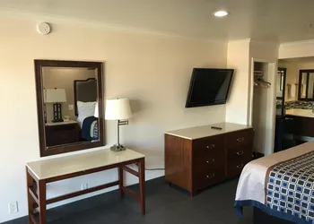 Economy Inn LAX hotel thumbnail 8