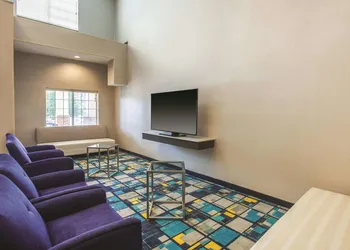 La Quinta Inn by Wyndham Richmond South hotel thumbnail 4