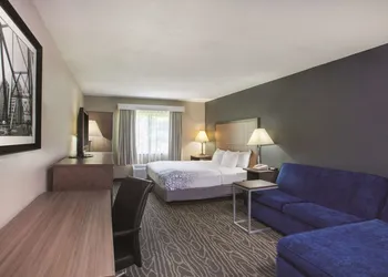 La Quinta Inn by Wyndham Richmond South hotel thumbnail 6