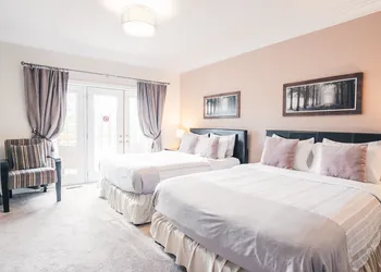 Newton Villa hotel thumbnail 6