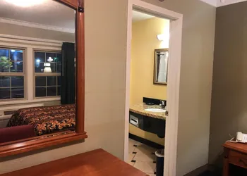 Western Village Inn hotel thumbnail 3