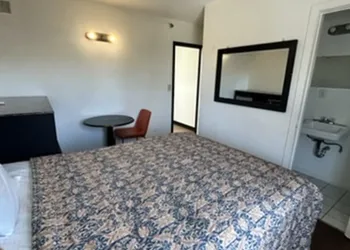 Encore Inn Inglewood hotel thumbnail 5