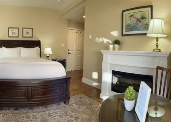 Woodstone Manor Inc. hotel thumbnail 3