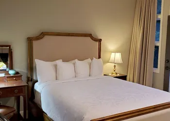 Woodstone Manor Inc. hotel thumbnail 4