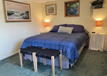 Cottage Lake Bed and Breakfast hotel thumbnail 3