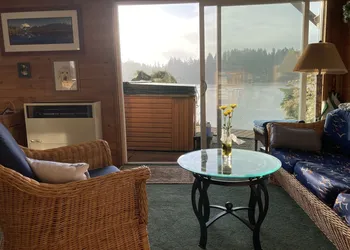 Cottage Lake Bed and Breakfast hotel thumbnail 5